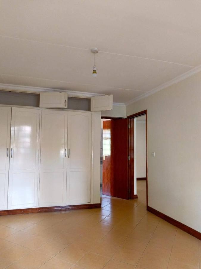 4 Bed House with En Suite in Runda - 10