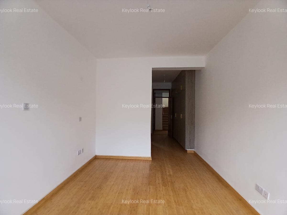 4 Bed Townhouse with En Suite at Lavington Green - 5