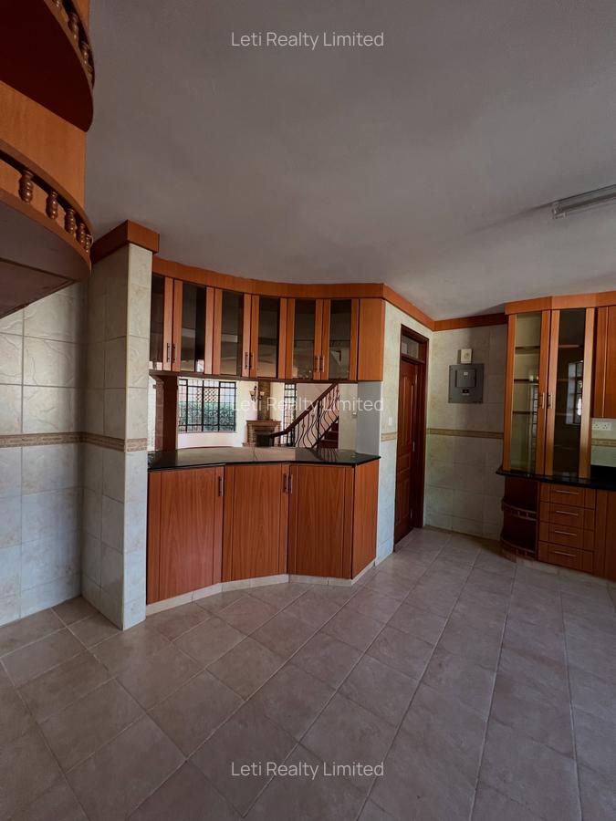5 Bed Townhouse with En Suite in Lavington - 5
