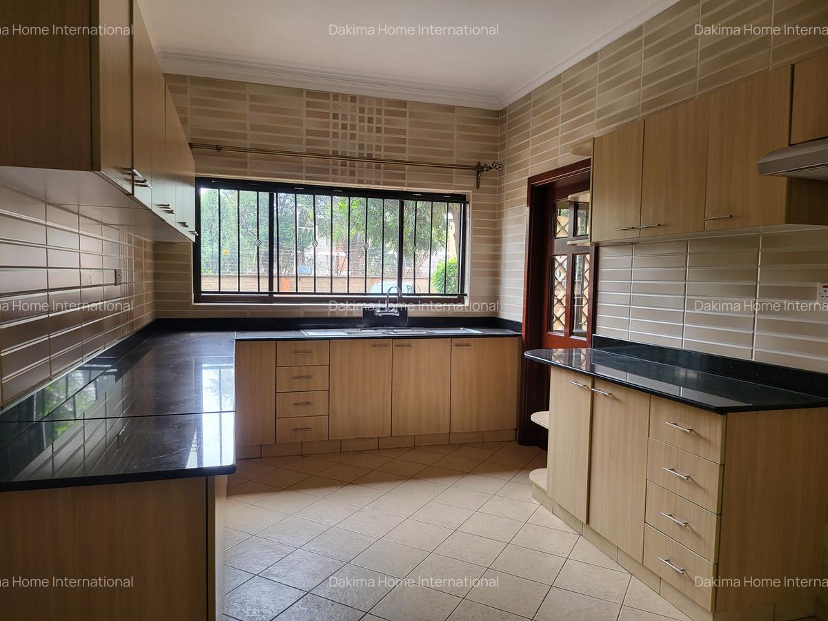 4 Bed Apartment with En Suite in General Mathenge - 3