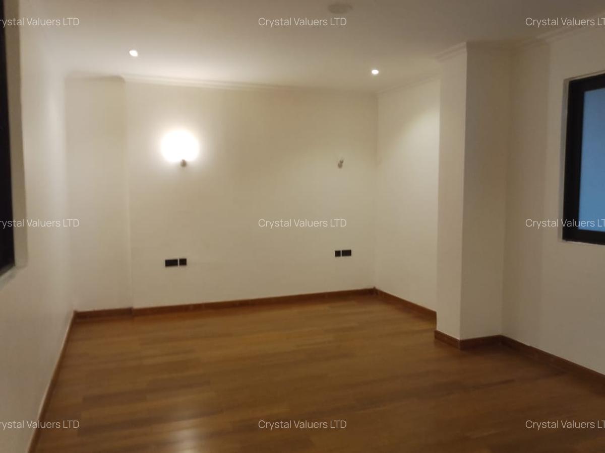 8 Bed Villa with En Suite in Spring Valley - 14