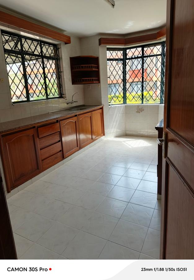 4 Bed Townhouse with En Suite at Lavington - 11