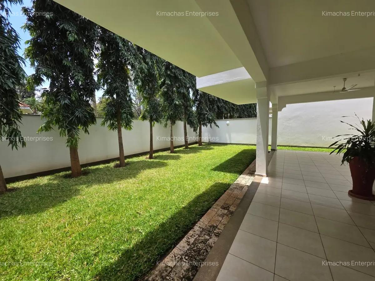 4 Bed Townhouse with En Suite at Green Wood Drive - 19