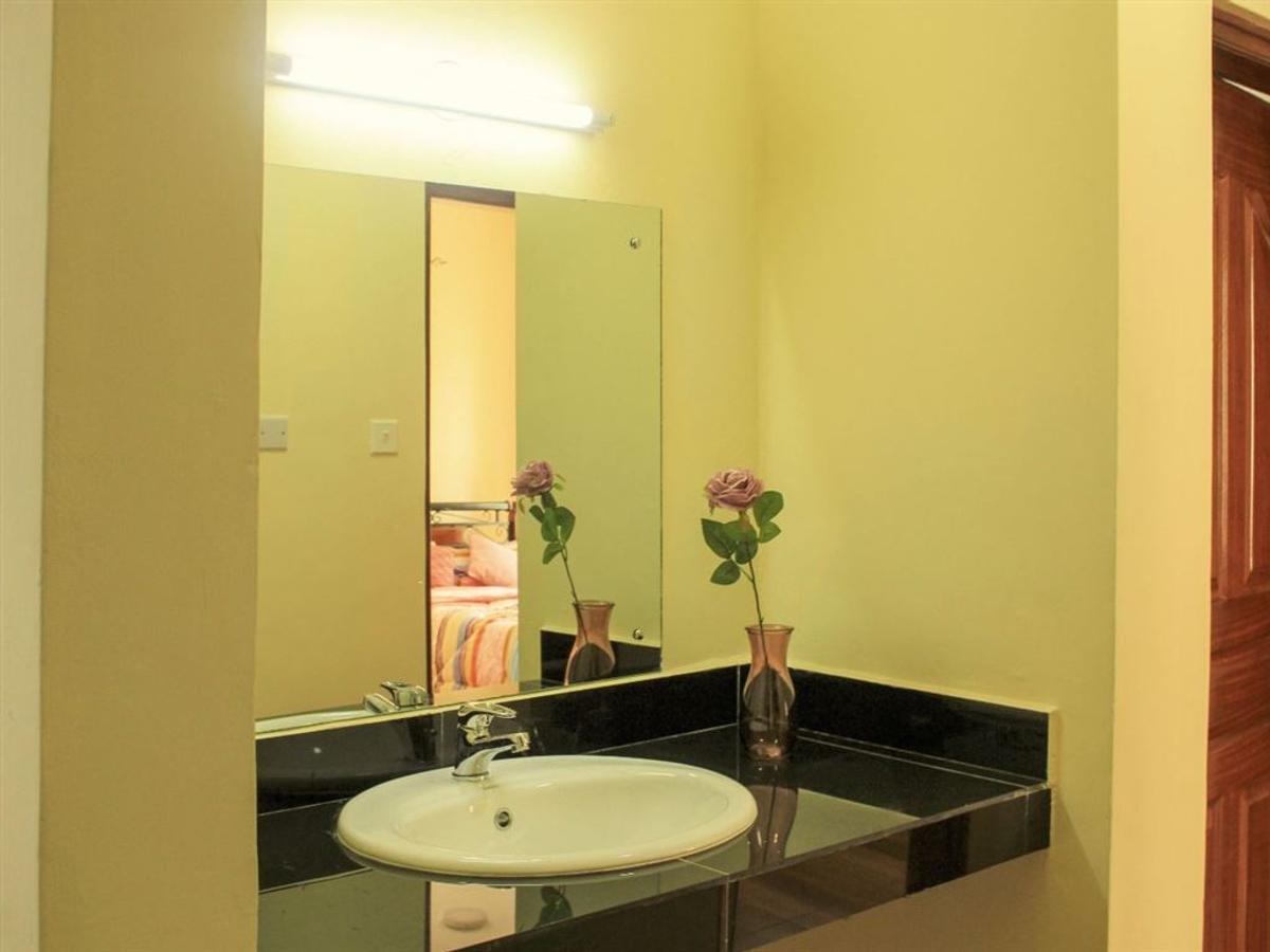 Serviced 2 Bed Apartment with En Suite at Redhill Link Rd At Gacharage Area - 1