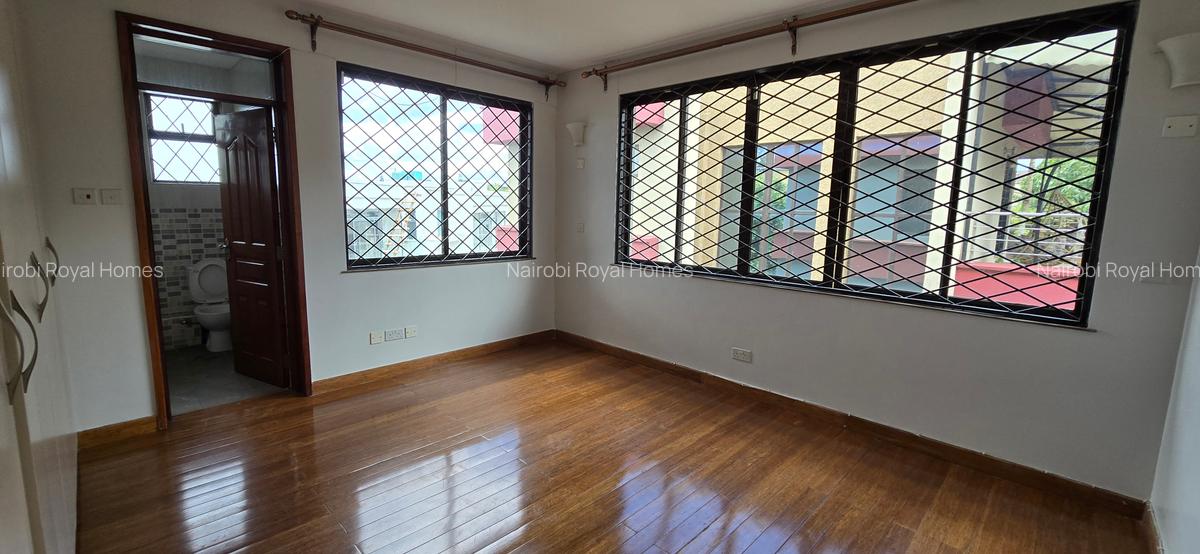 5 Bed Townhouse with En Suite at Lavington Green - 13