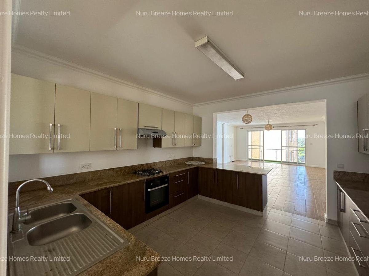 3 Bed Apartment with En Suite in Riverside - 9