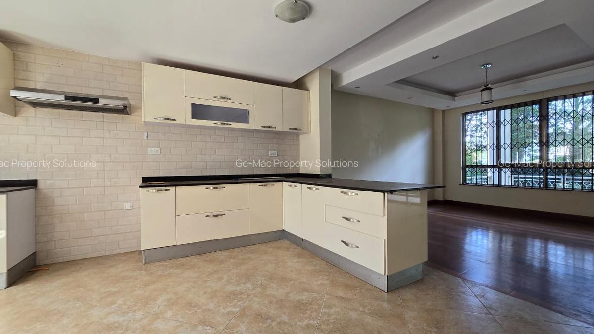 5 Bed House with En Suite in Lavington - 6