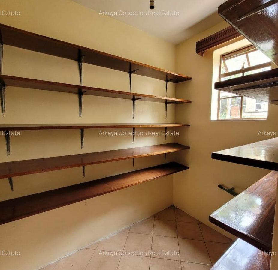5 Bed Townhouse with En Suite in Lavington - 9