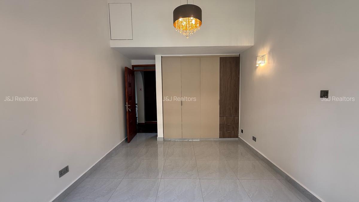 4 Bed Townhouse with En Suite in Rhapta Road - 17