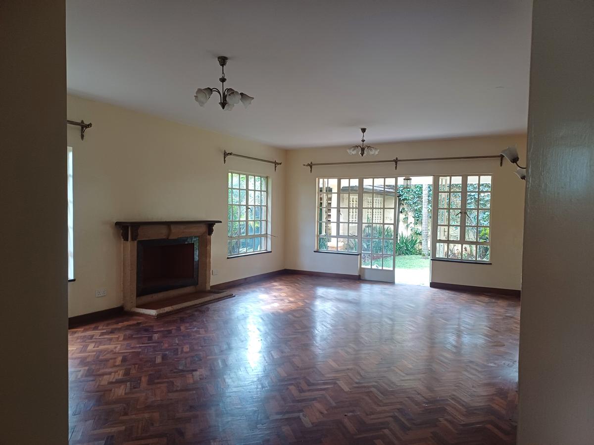 5 Bed Townhouse with En Suite in Lavington - 3