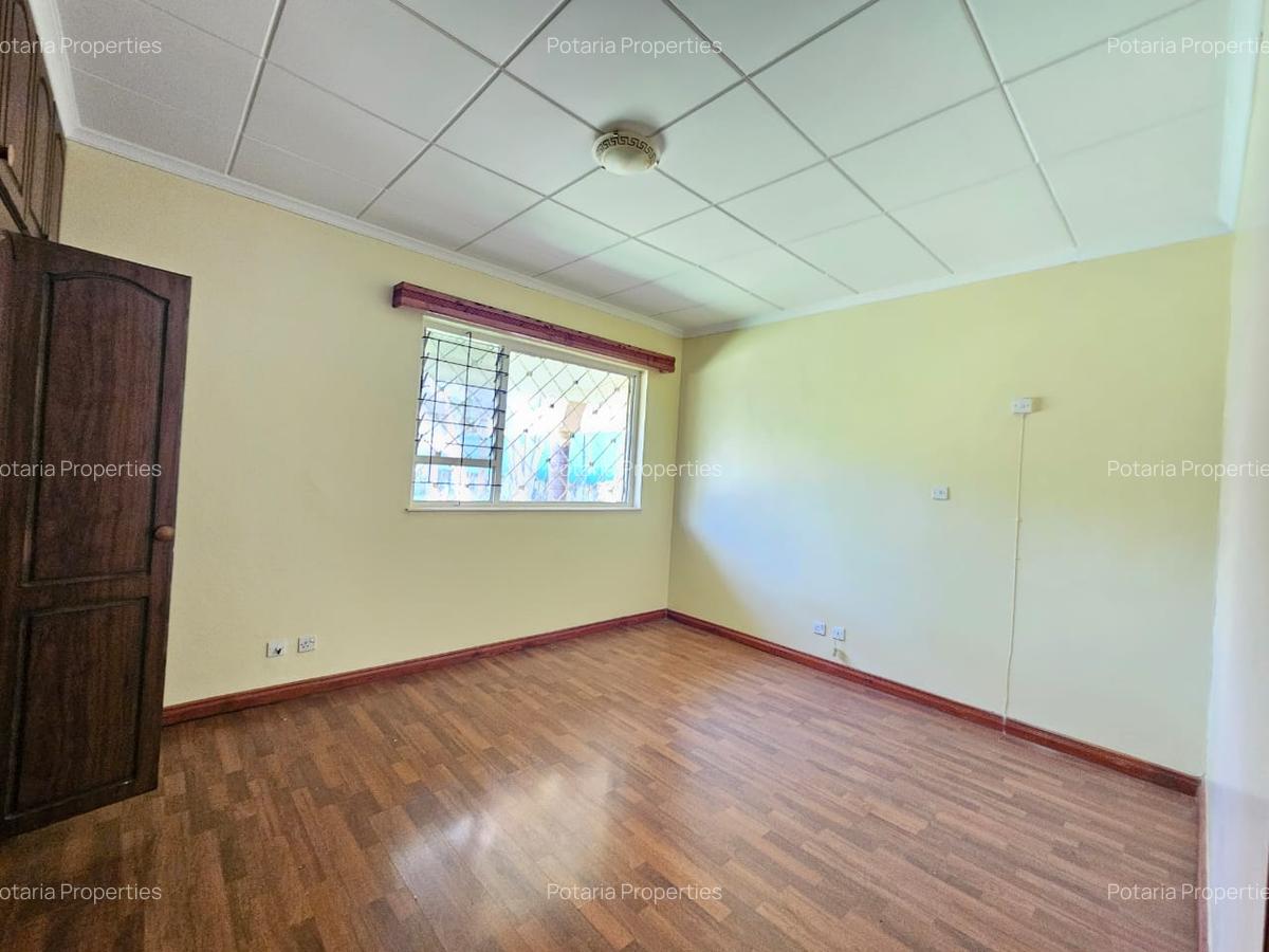 Commercial Property with Parking in Lavington - 5