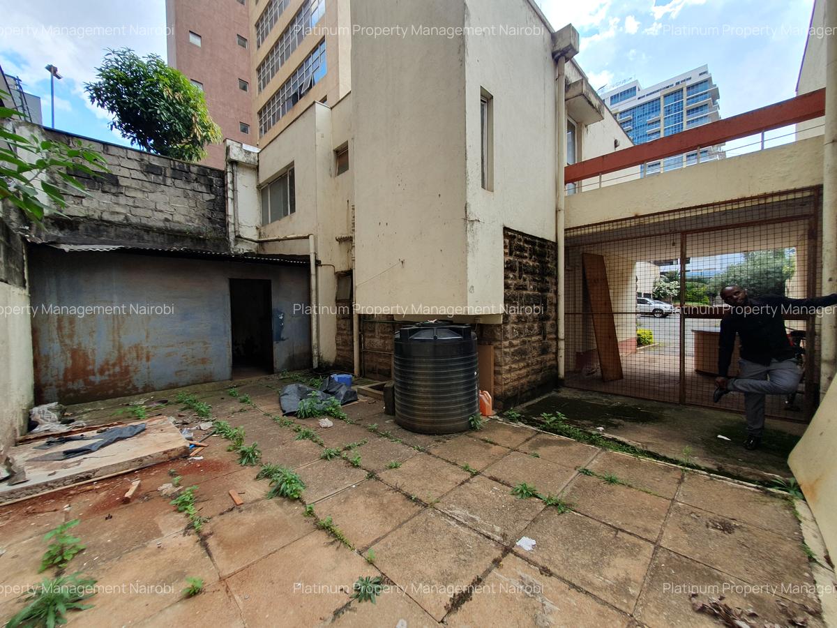 3 Bed House with Garden at Maua Close - 20