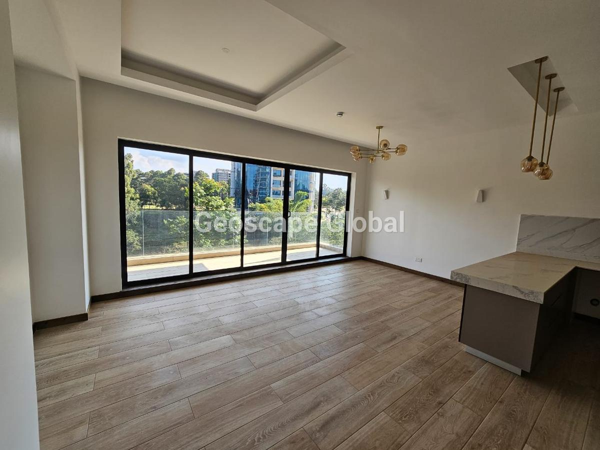 2 Bed Apartment with En Suite in Rosslyn - 2