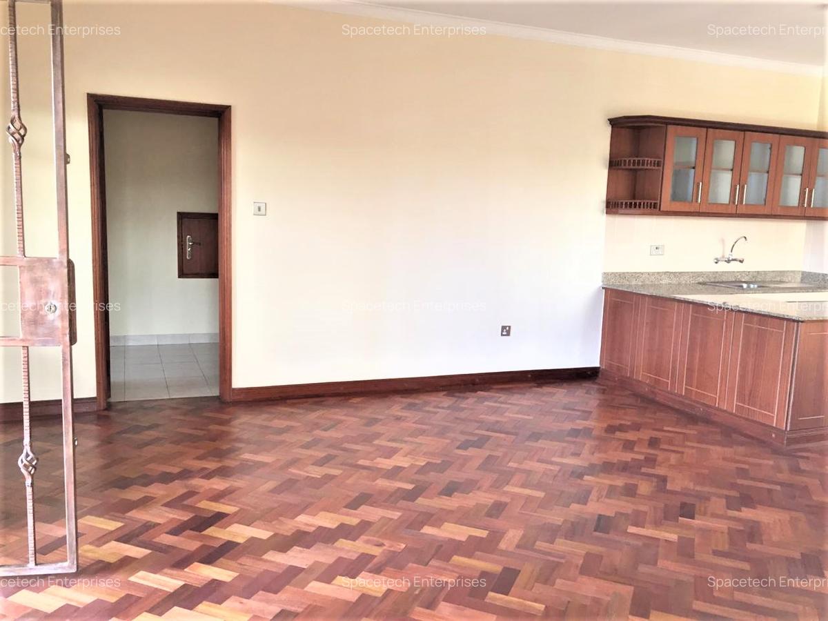 5 Bed House with En Suite in Runda - 8