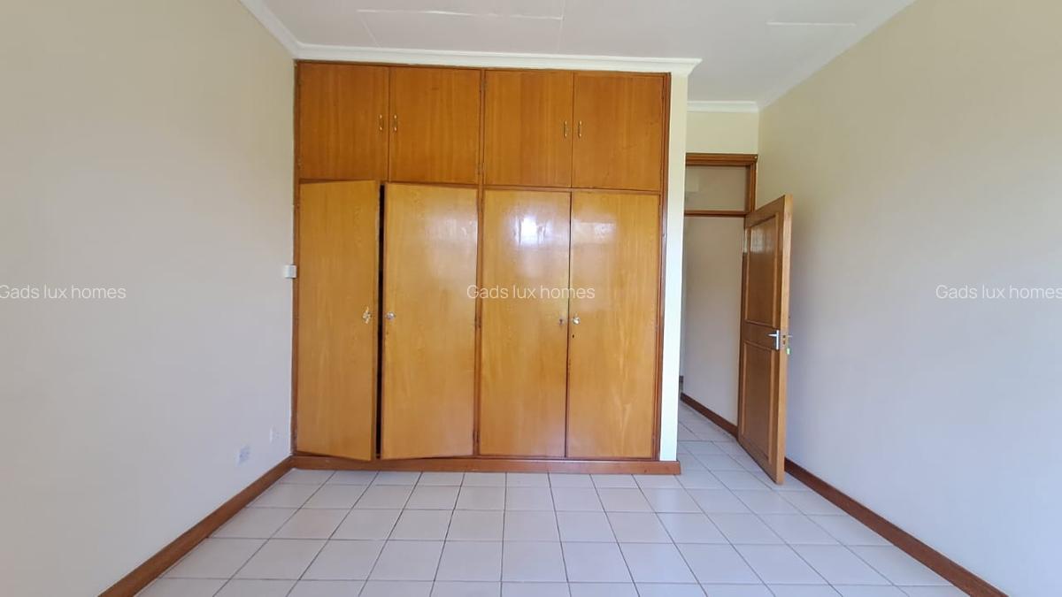 4 Bed Townhouse with En Suite at Spring Valley - 16