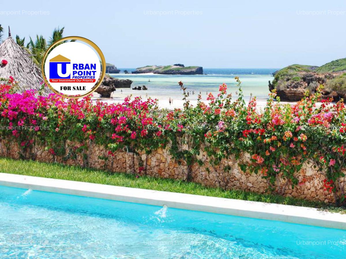 6 Bed Villa with En Suite in Watamu - 3