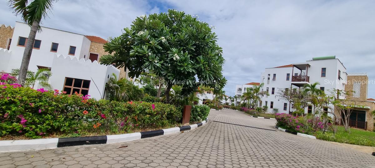 Serviced 3 Bed Apartment with En Suite at Sultan Palace - 17