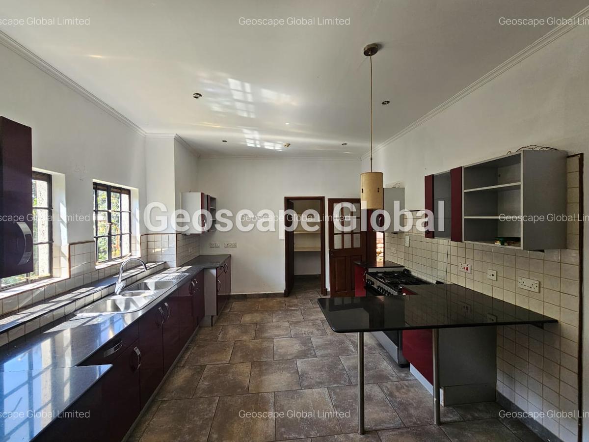 5 Bed House with En Suite in Runda - 4