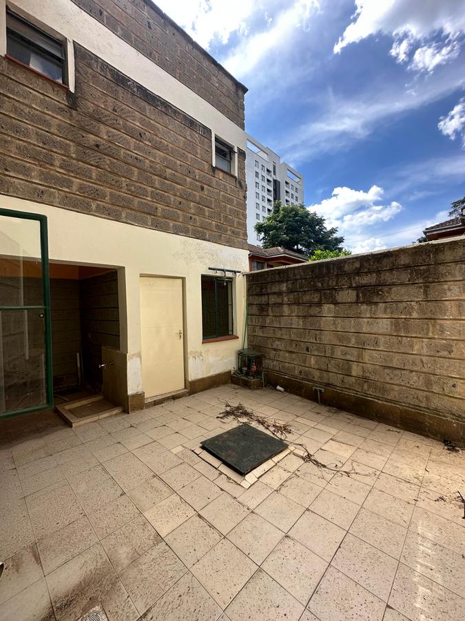 5 Bed Townhouse with En Suite in Lavington - 17