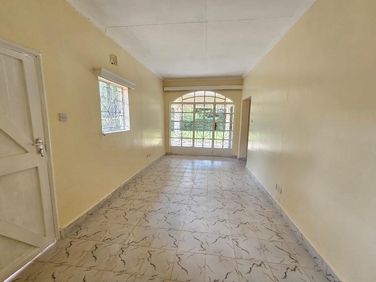 4,000 ft² Commercial Property with Service Charge Included in Lavington - 12