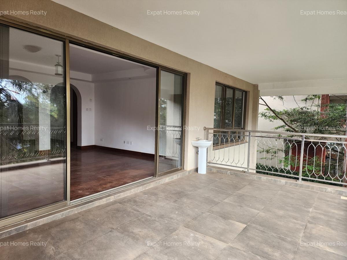 5 Bed Villa with En Suite in Lavington - 12