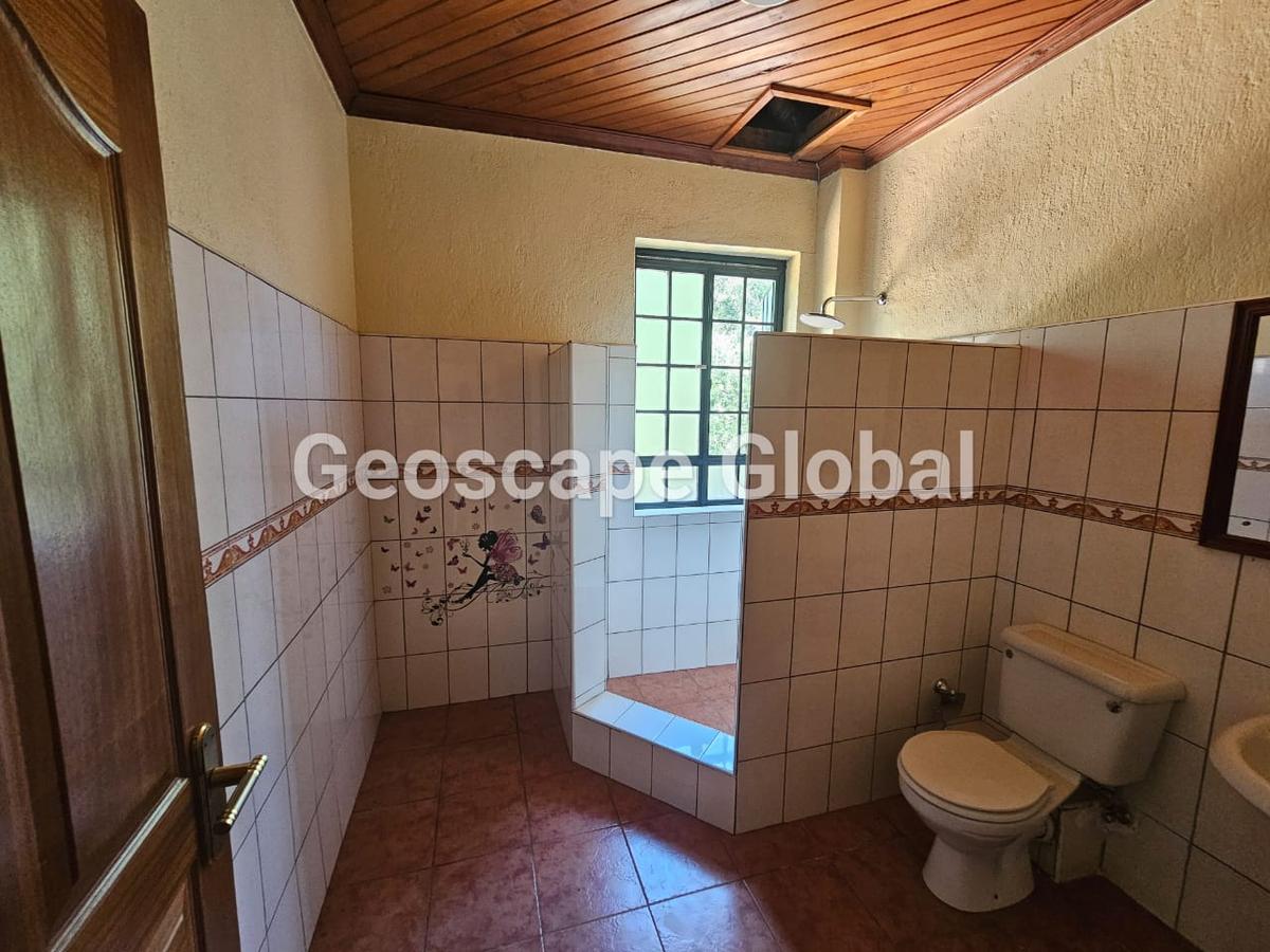 5 Bed House with En Suite in Runda - 10