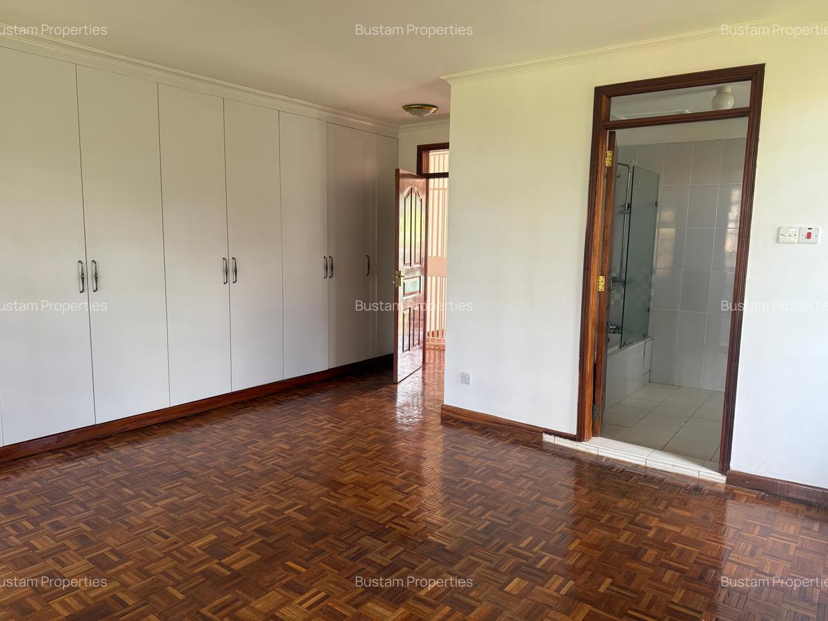 4 Bed Villa with En Suite in Rosslyn - 5