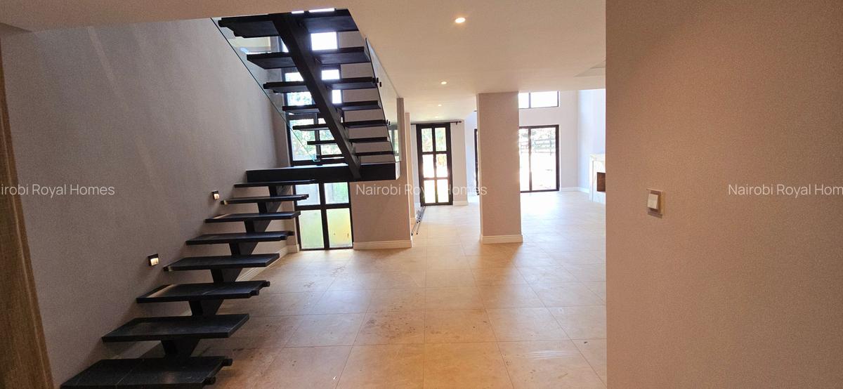 4 Bed House with En Suite at Palm Valley - 12