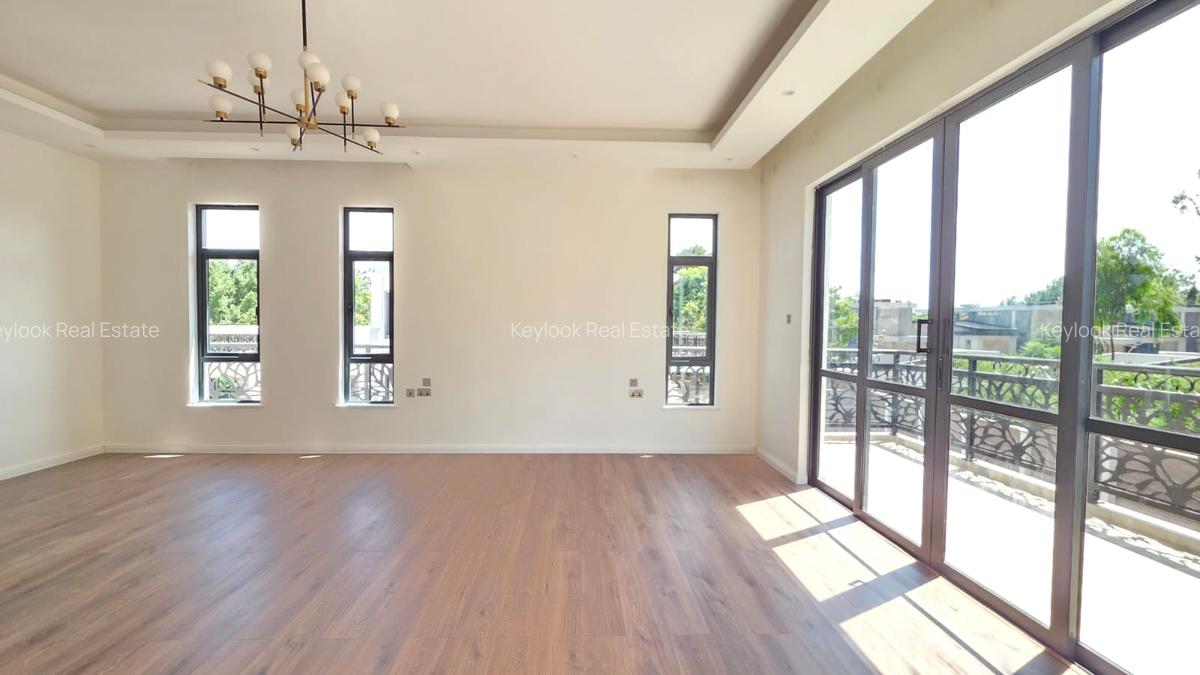 5 Bed Townhouse with En Suite at Lavington - 14