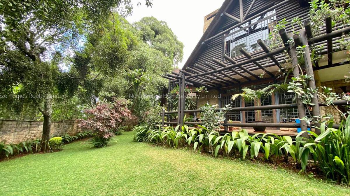 5 Bed Townhouse with En Suite in Lake View - 1