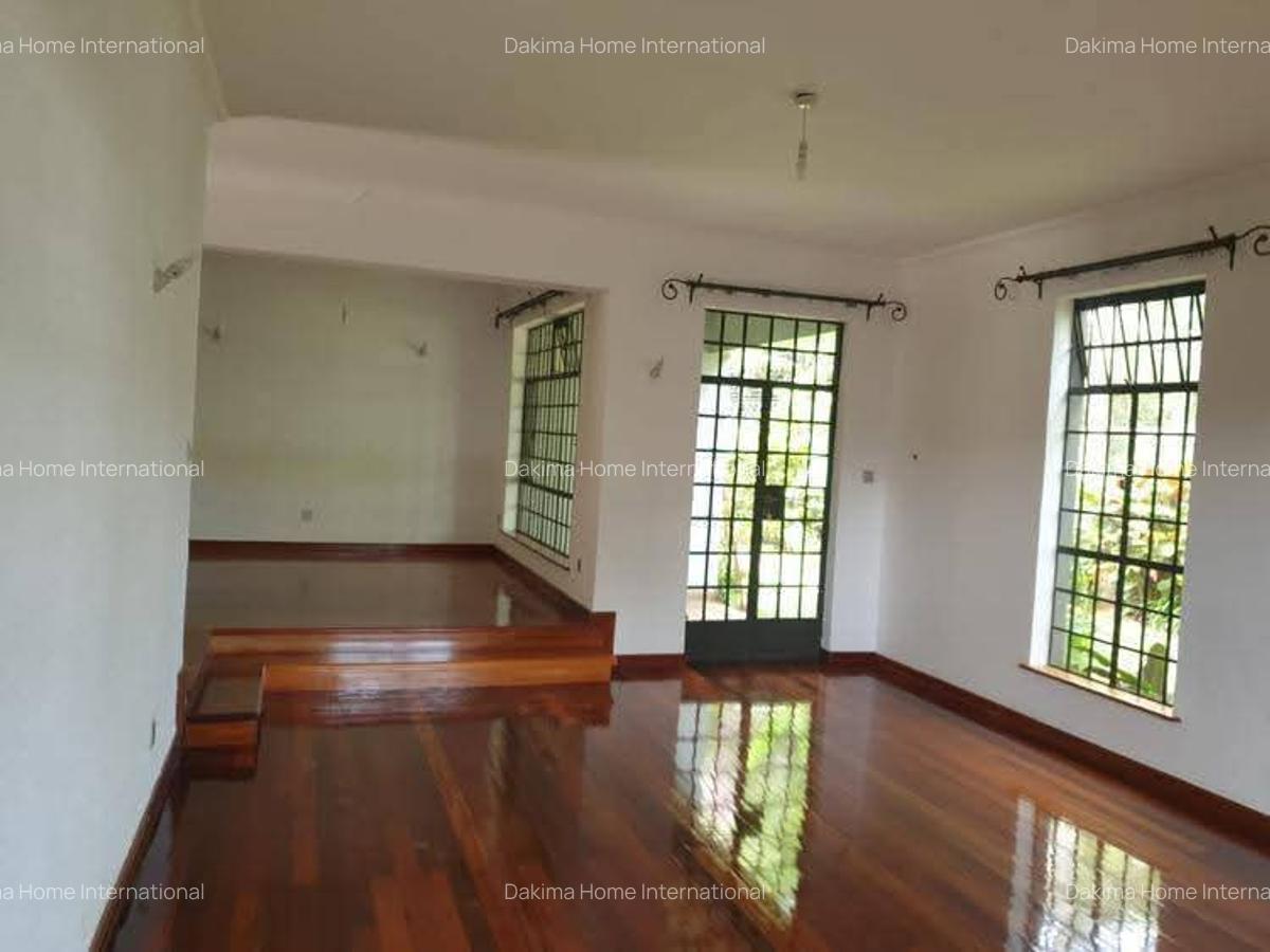 4 Bed Townhouse with En Suite in Spring Valley - 4