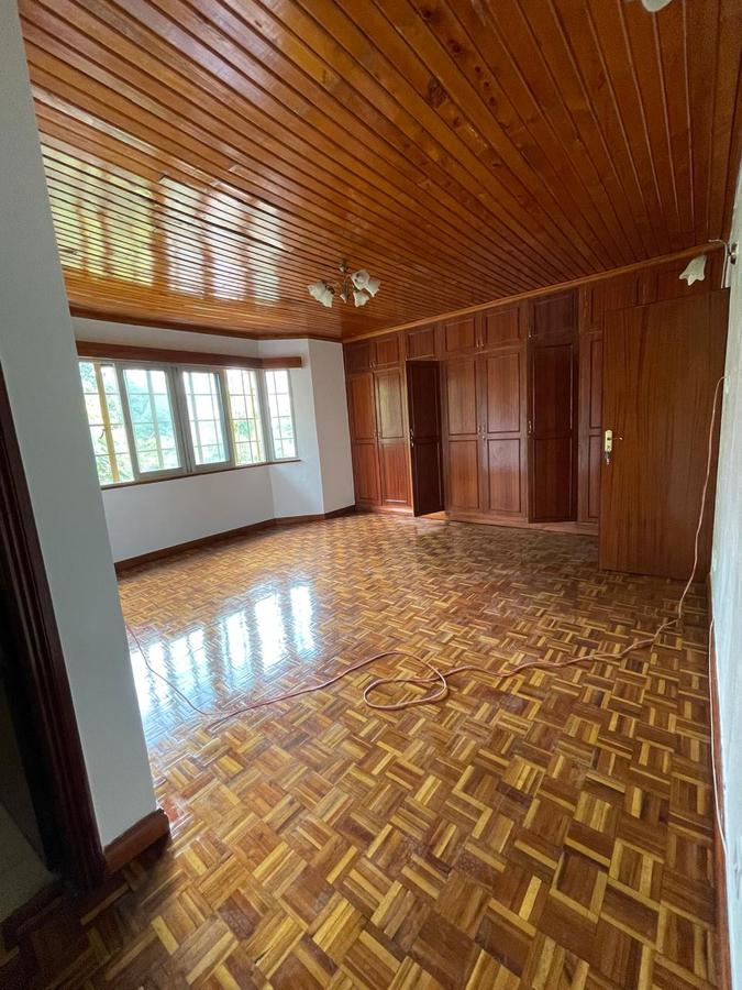 3 Bed Apartment with En Suite in Brookside - 11