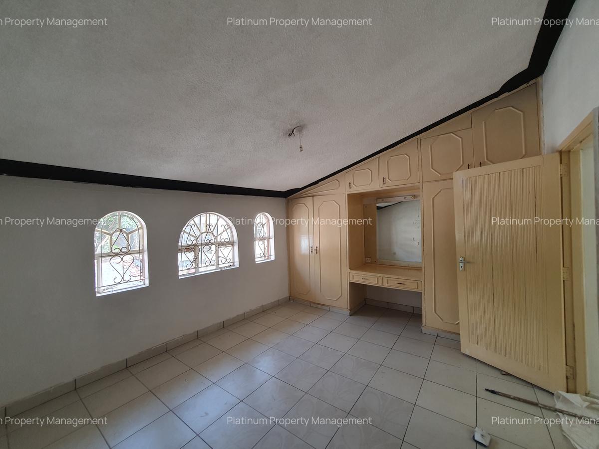 4 Bed House with En Suite at 2Nd Parklands Avenue - 19
