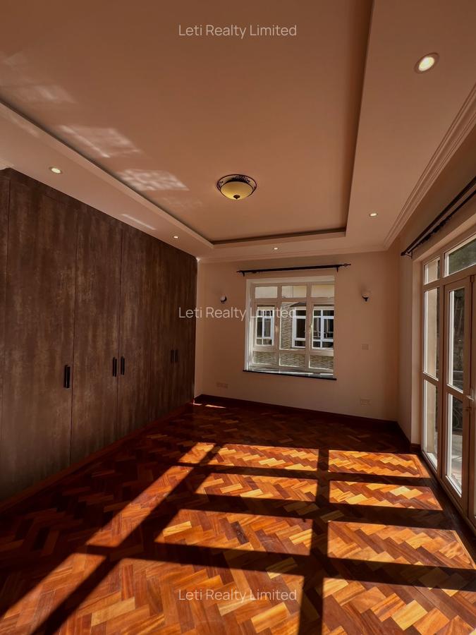 6 Bed Townhouse with En Suite in Lavington - 11