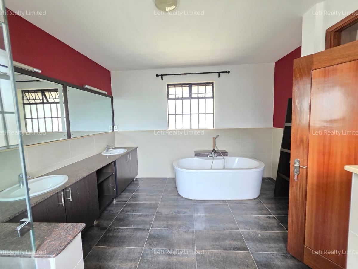 5 Bed House with En Suite in Runda - 10