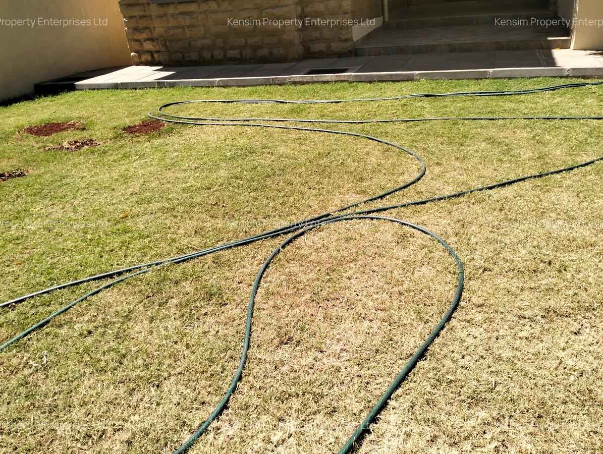 5 Bed Townhouse with En Suite in Lavington - 2