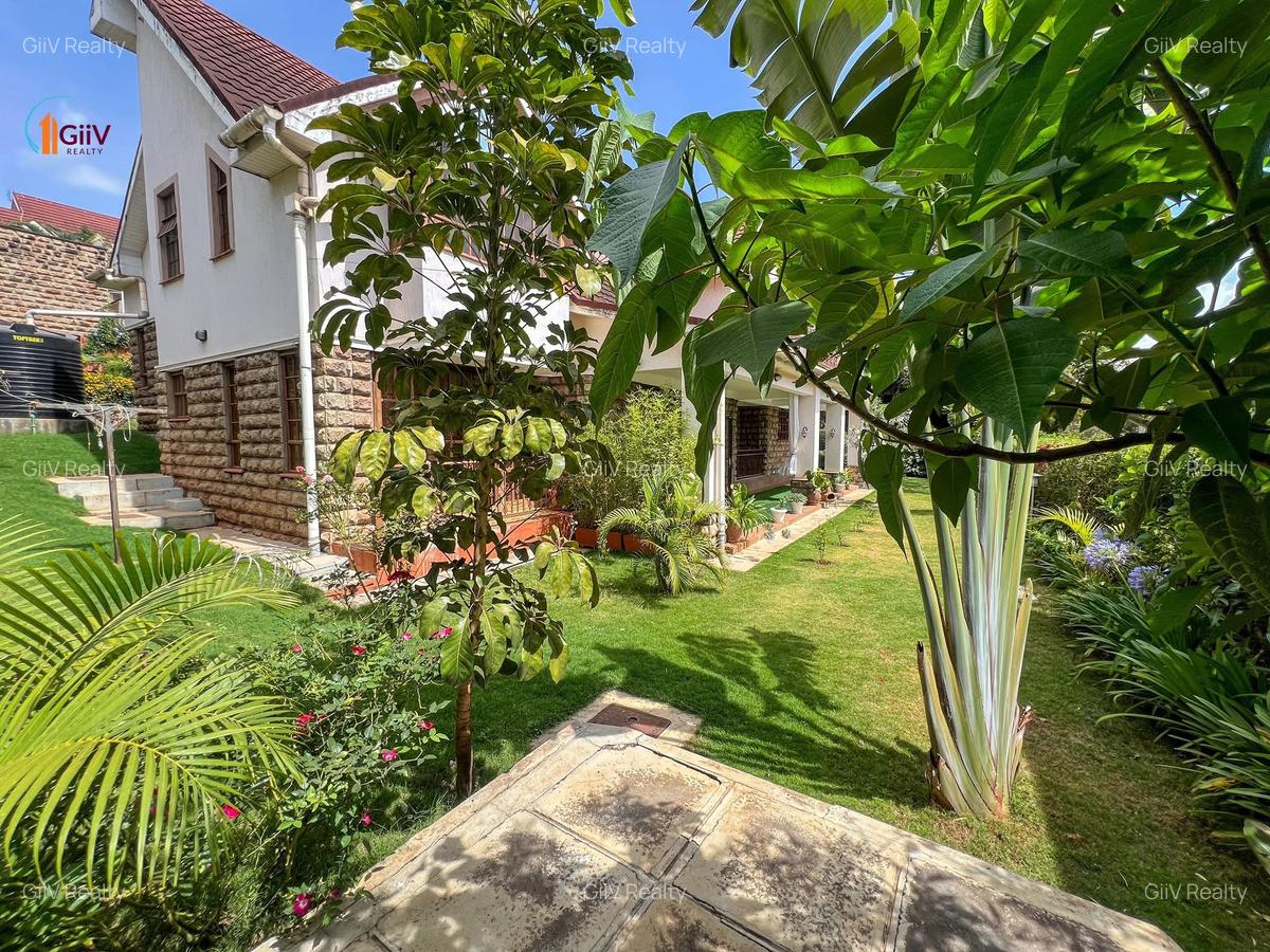 4 Bed Townhouse with Swimming Pool in Rosslyn - 1