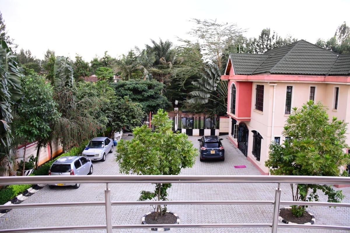 6 Bed House with En Suite in Garden Estate - 8
