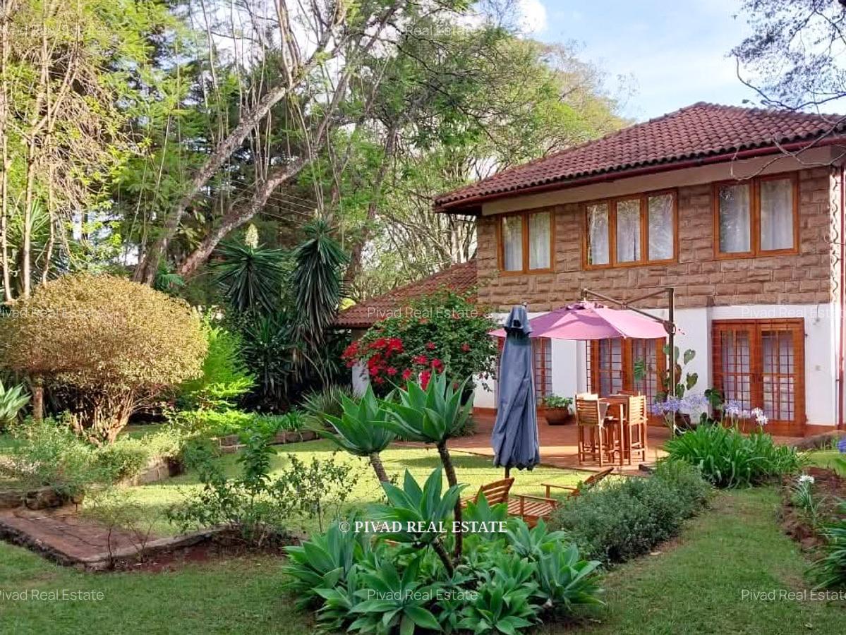 4 Bed House with En Suite in Rosslyn - 2
