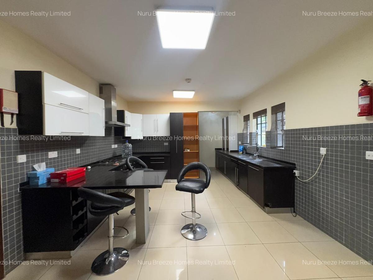 5 Bed Townhouse with En Suite in Runda - 16