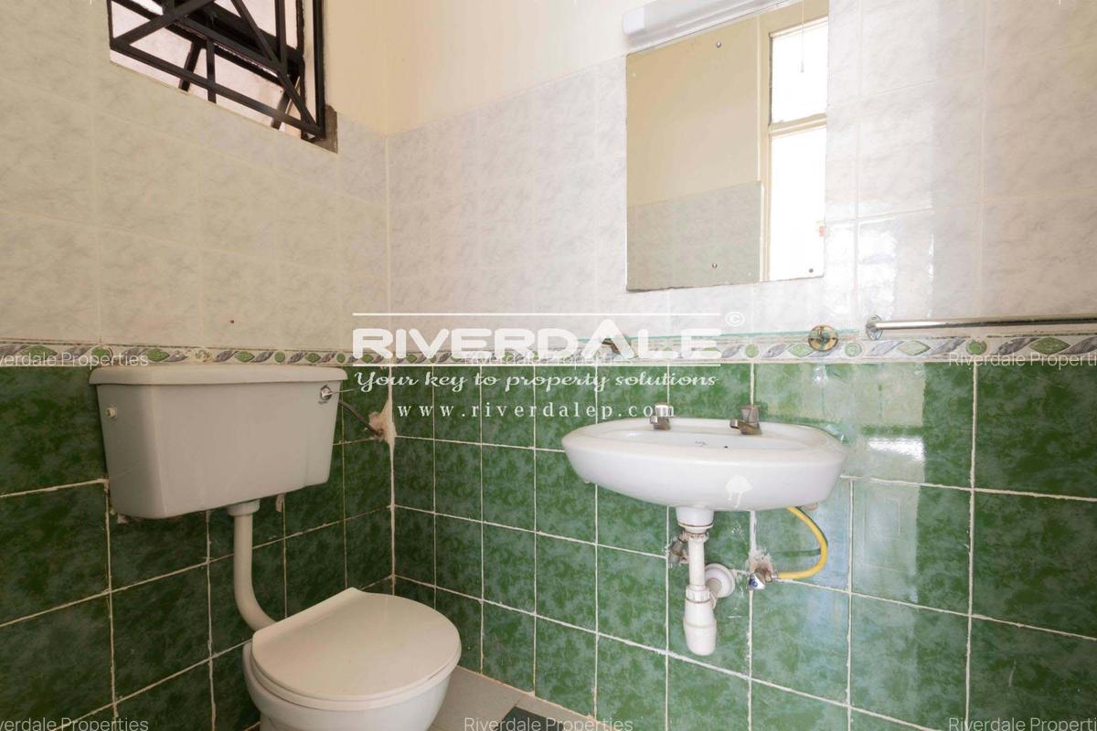 3 Bed Apartment with En Suite in Brookside - 7