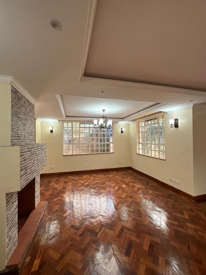 5 Bed Townhouse with En Suite in Lavington - 1