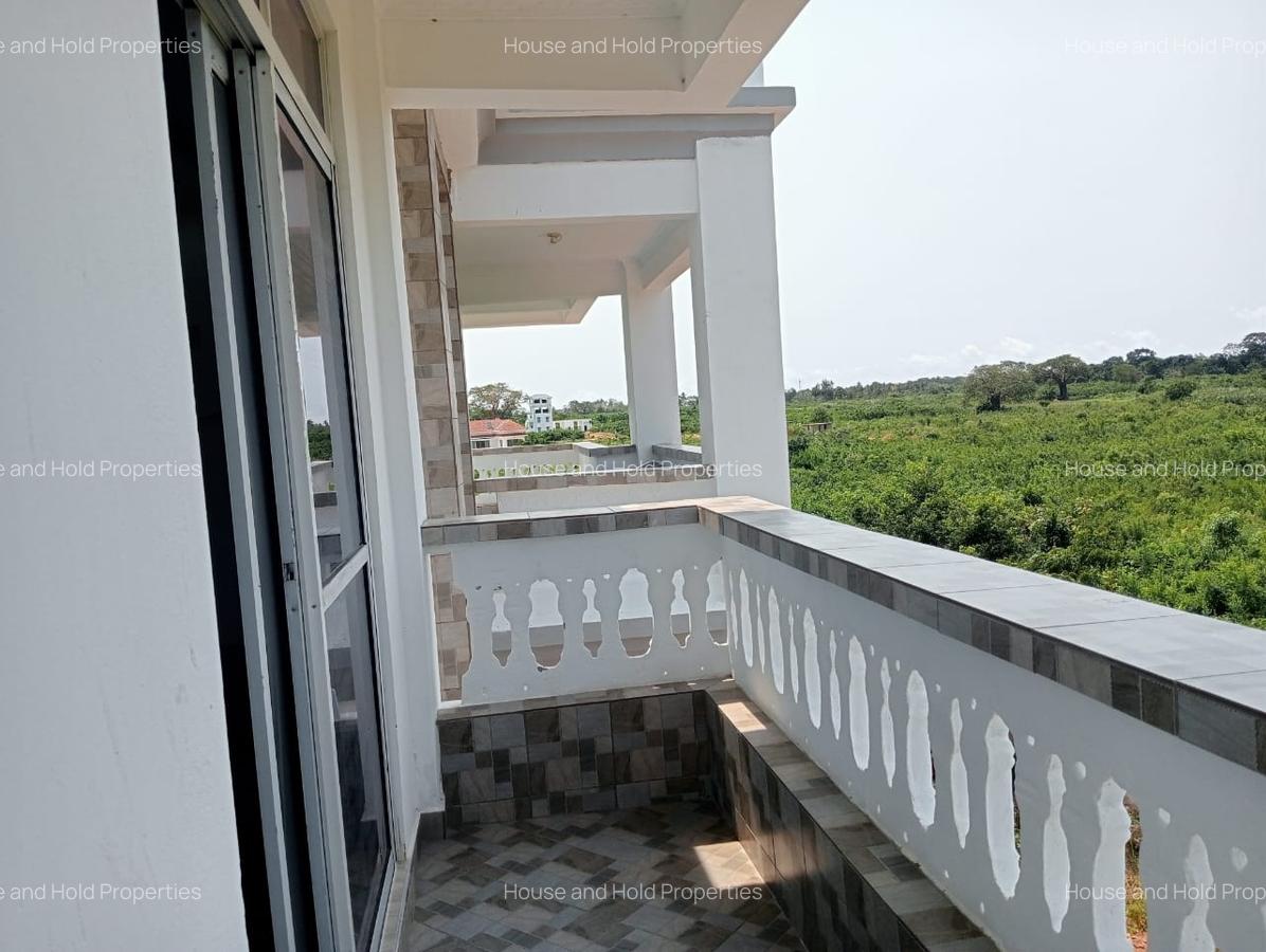 6 Bed Villa with En Suite at Beach Road - 15