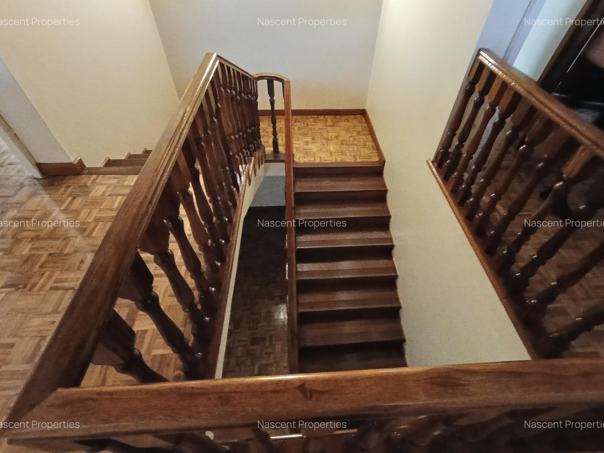 6 Bed House with En Suite in Nyari - 19