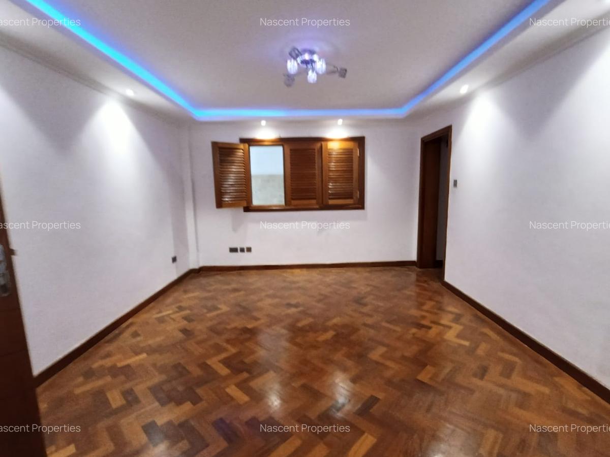 5 Bed Townhouse with En Suite in Lavington - 6