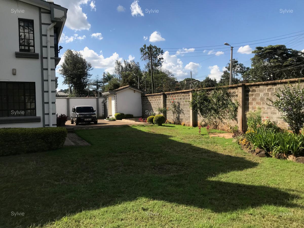 5 Bed Villa with En Suite in Runda - 19