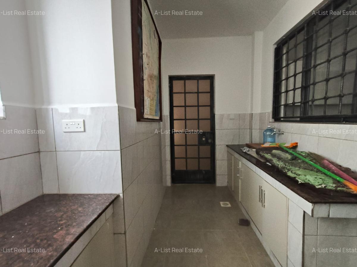 3 Bed Apartment with En Suite at City Park Drive - 13