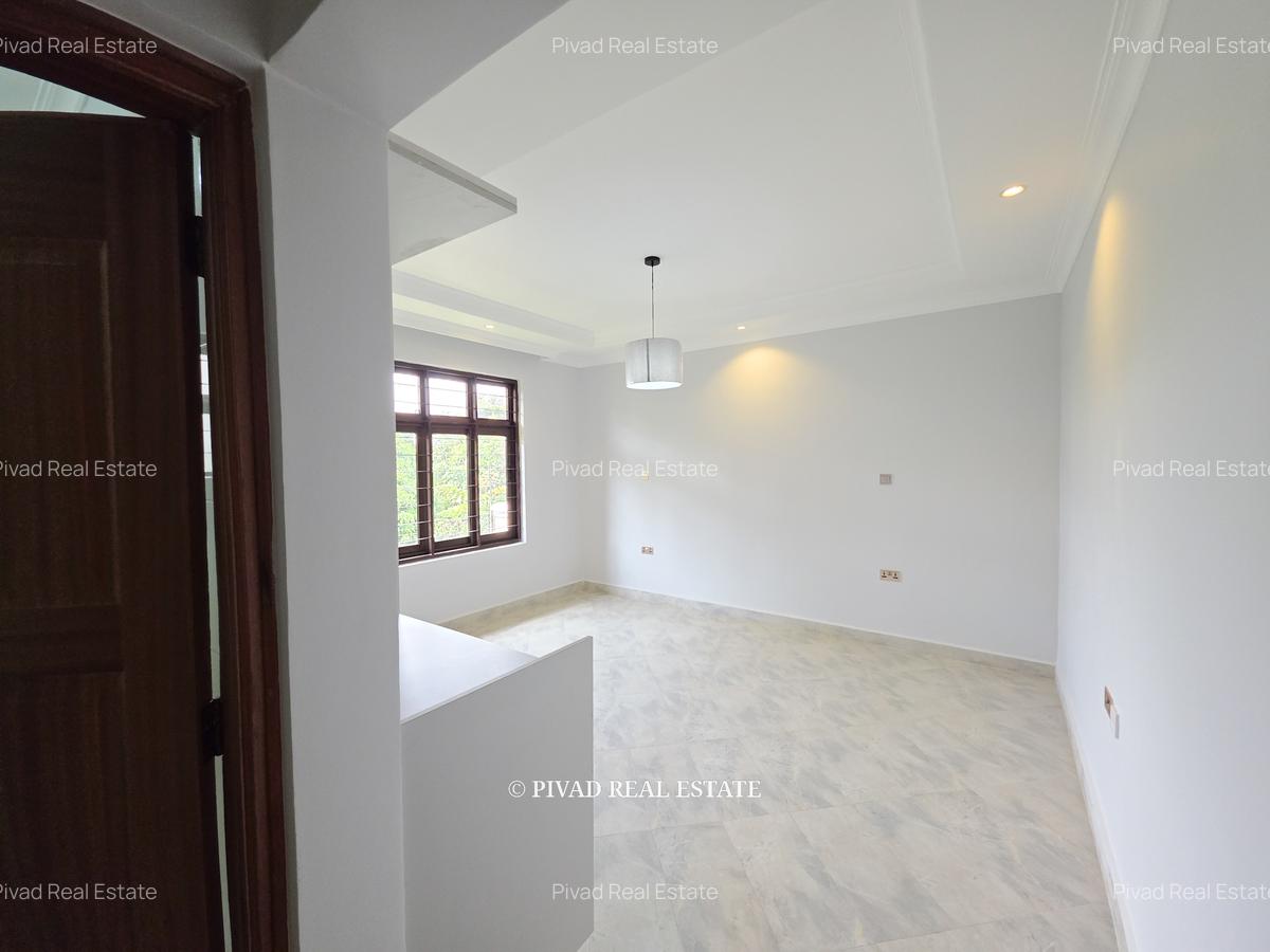 3 Bed Apartment with Garden at Thome Estate - 7
