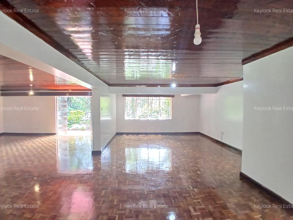 5 Bed House with En Suite at Lavington - 5