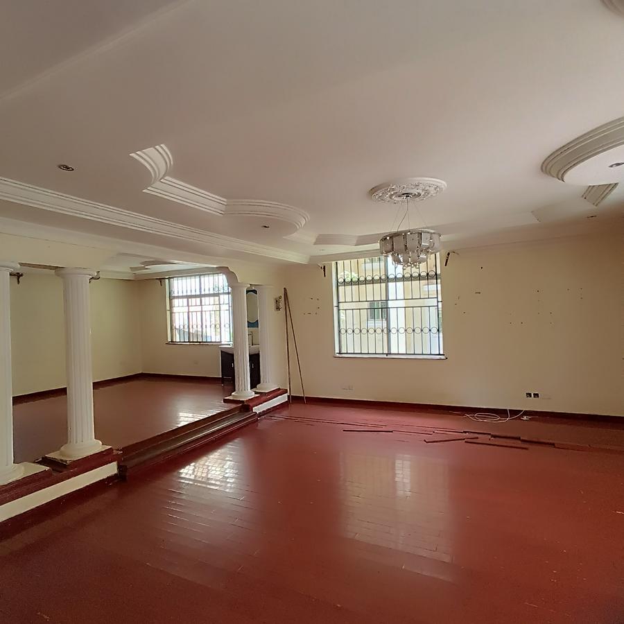 5 Bed House with En Suite in Lavington - 6